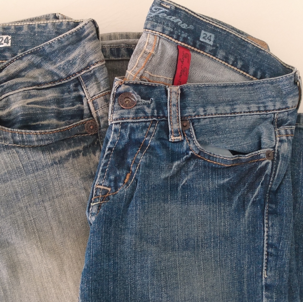 Bundle of 2 Guess Jeans Low rise Boot cut Foxy flare Daredevil 24